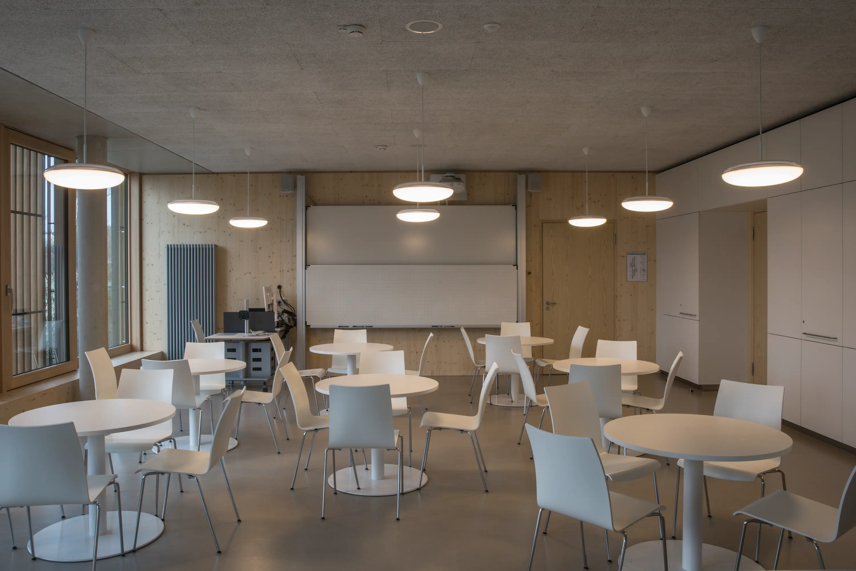 Silverback Suspended | KiBiSi | Louis Poulsen