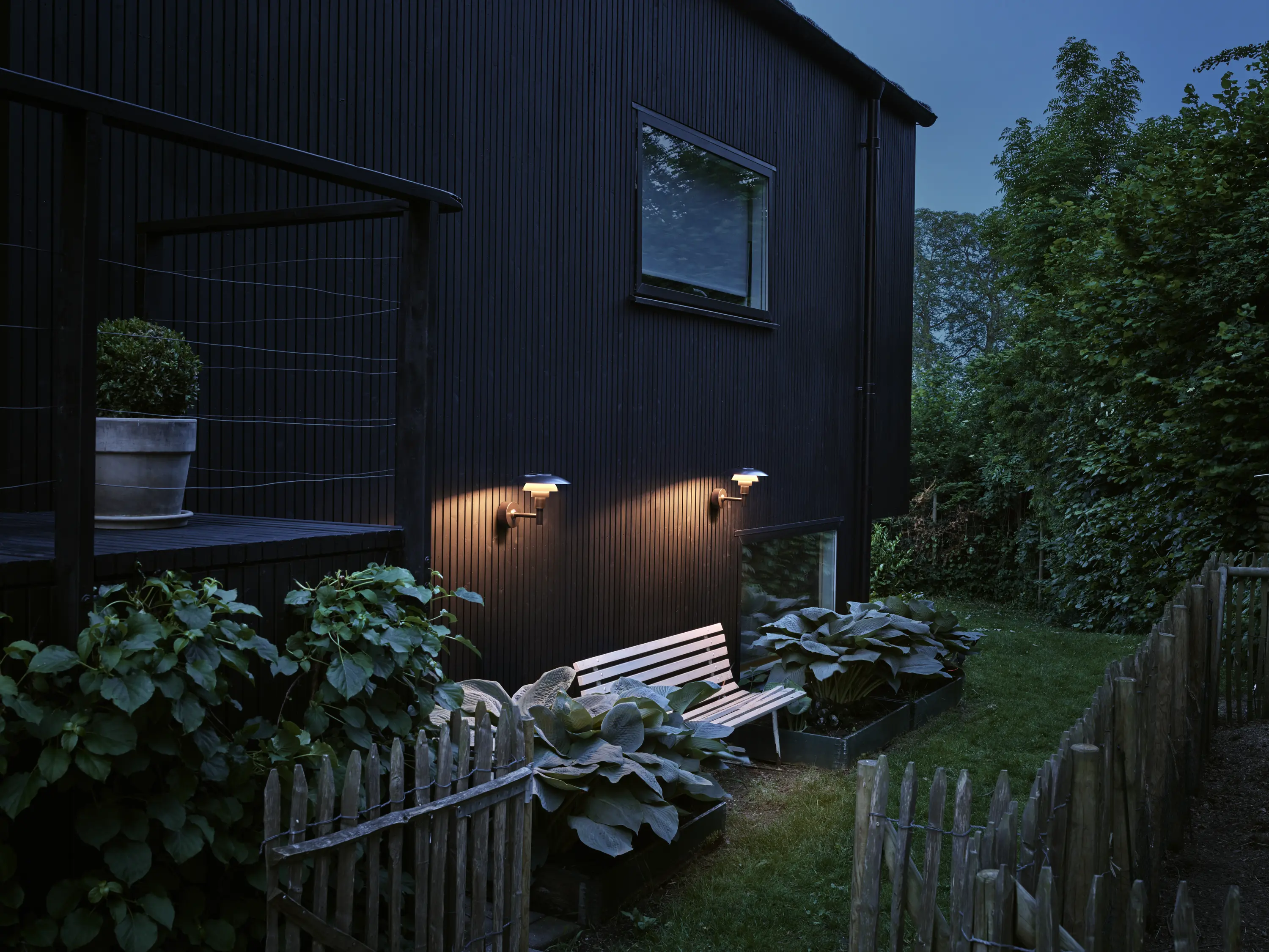 PH 3-2½ Outdoor Wall Lamp | Louis Poulsen