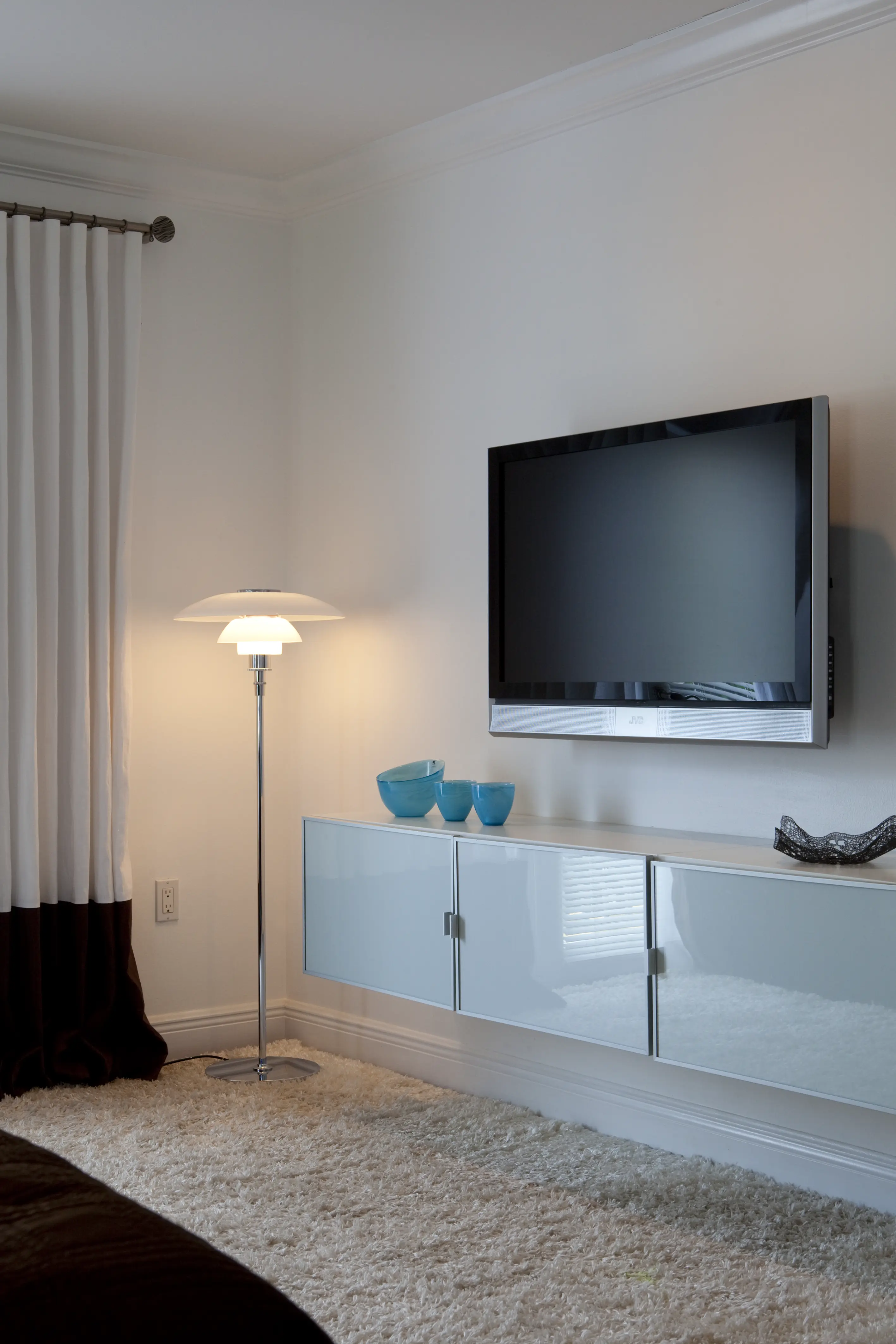 PH 4½-3½ Floor Lamp with Three Shades | Louis Poulsen