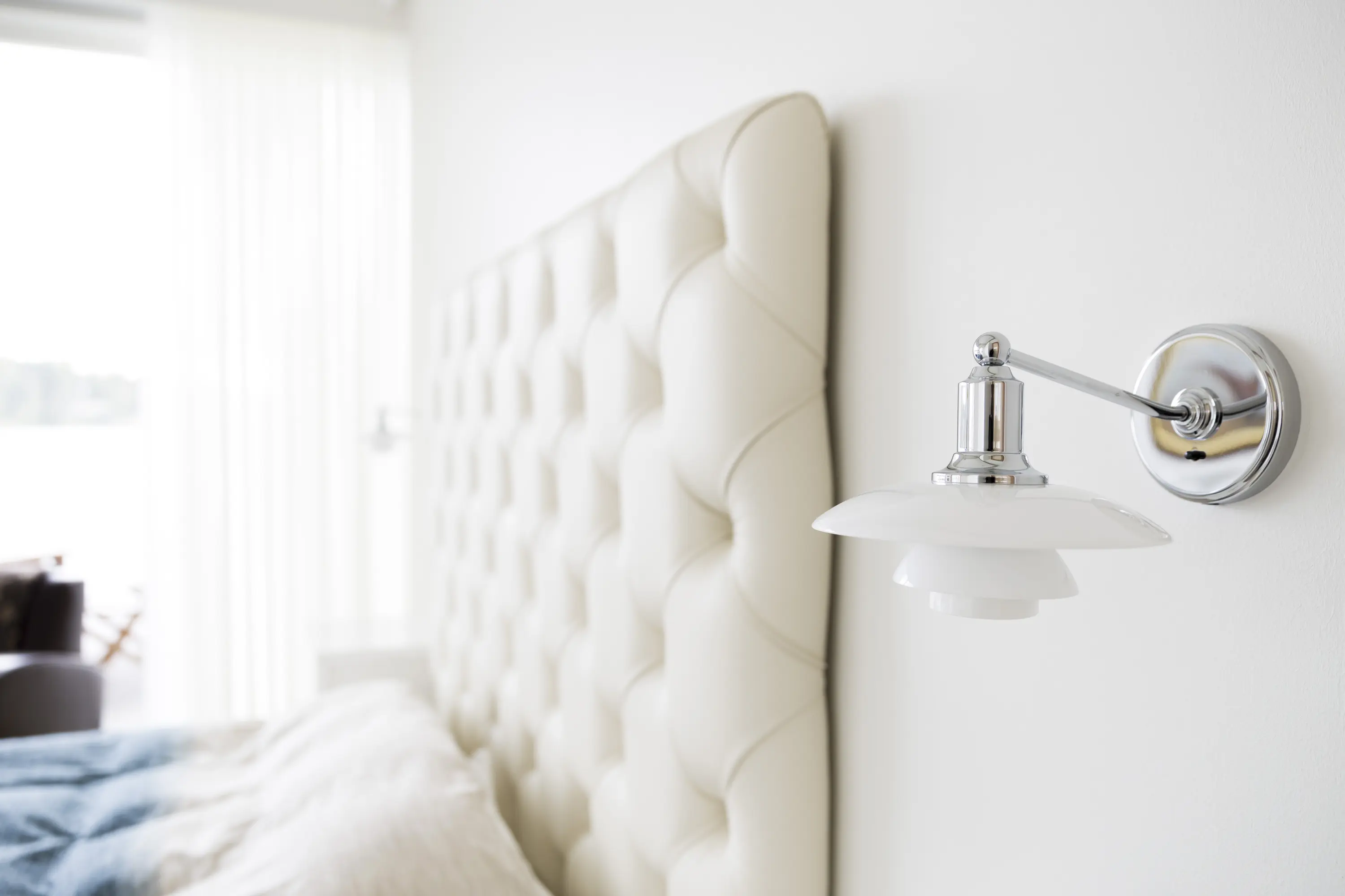PH 2/1 Wall Lamp by Poul Henningsen | Louis Poulsen