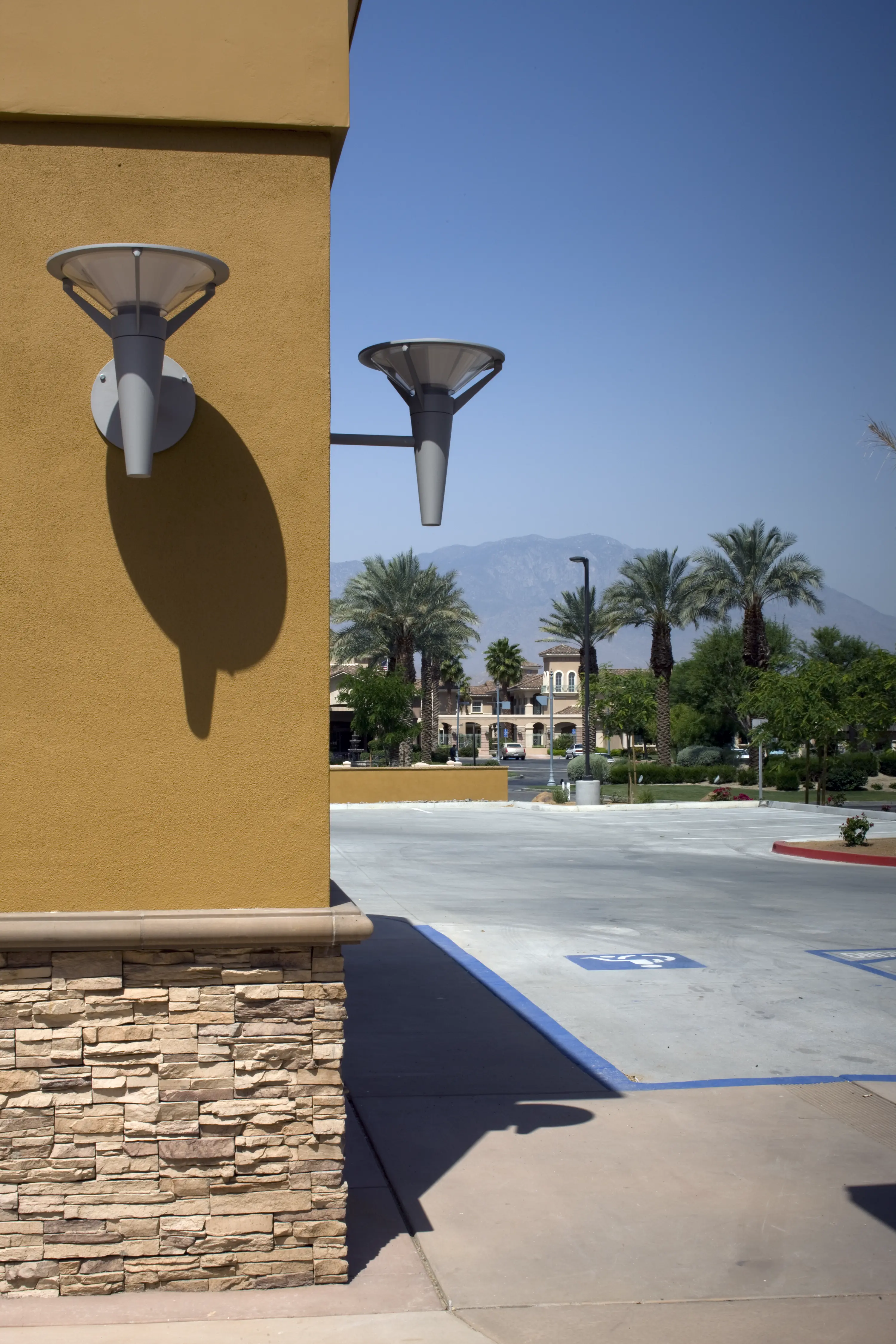 Kipp Wall Lamp