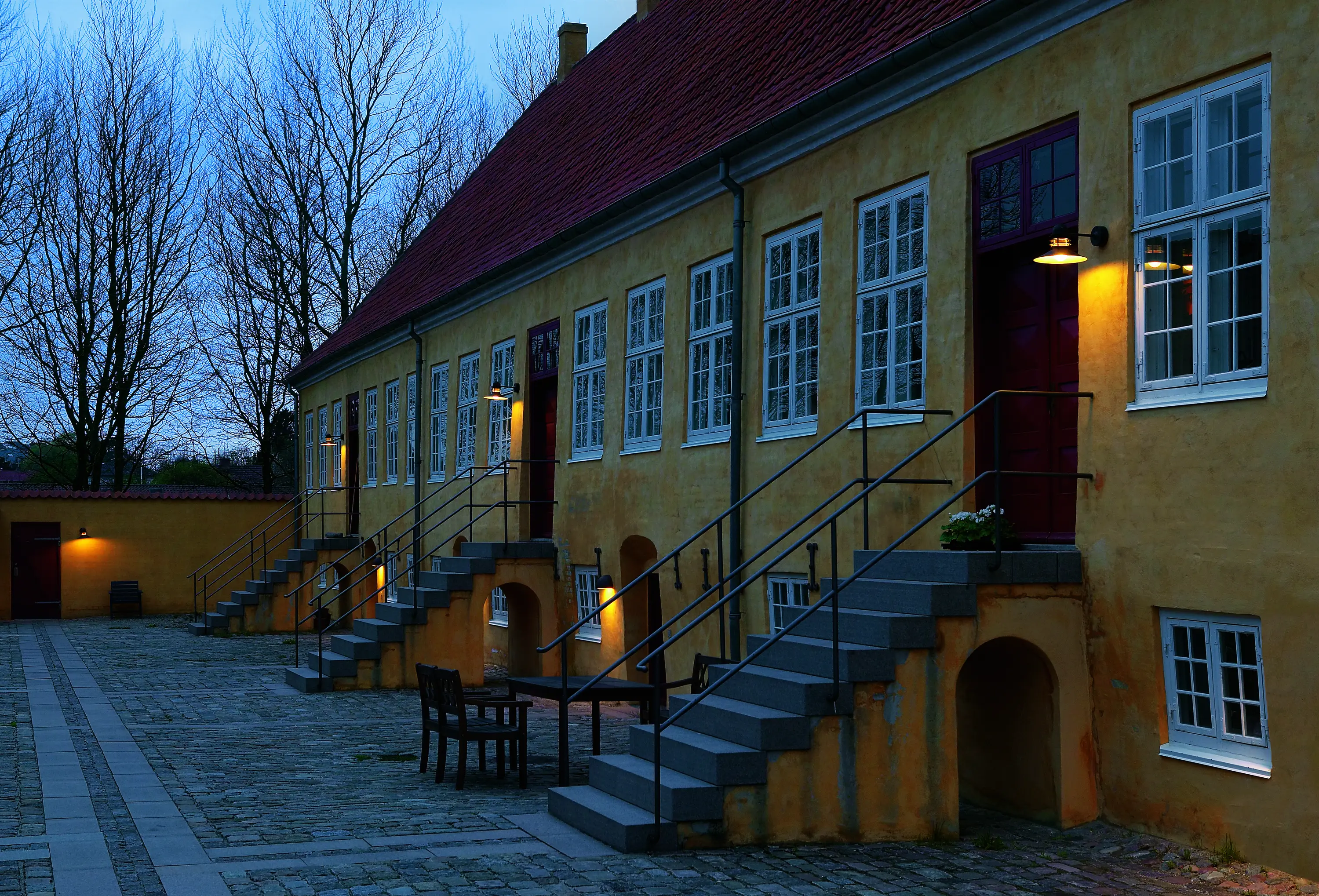 Nyhavn Outdoor Wall Lamp | Alfred Homann & Ole V. Kjær | Louis Poulsen
