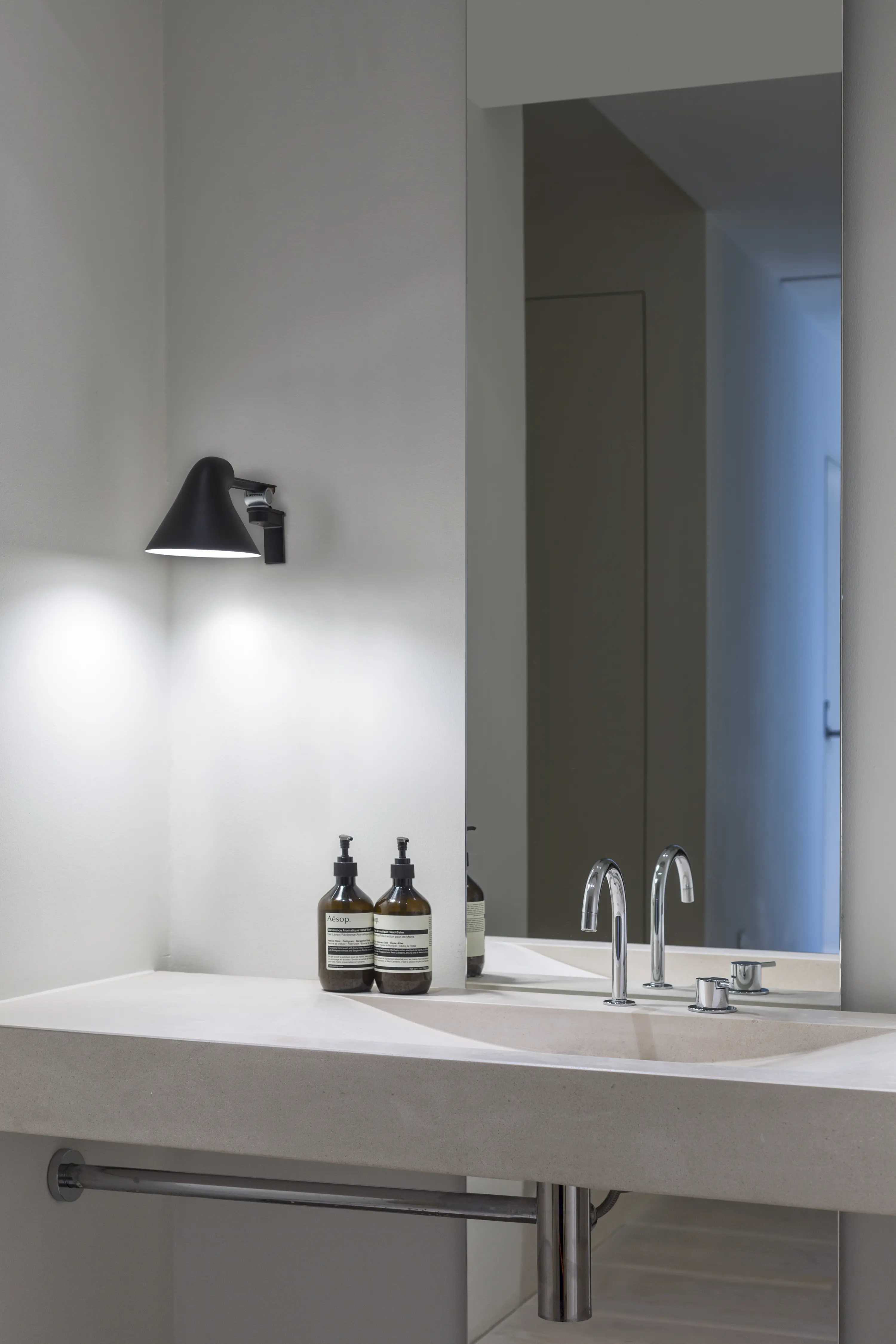 NJP Wall Short シルバー　ルイスポールセン　ウォールライト NJP Wall Lamp by Oki Sato | Adjustable Light | Louis Poulsen