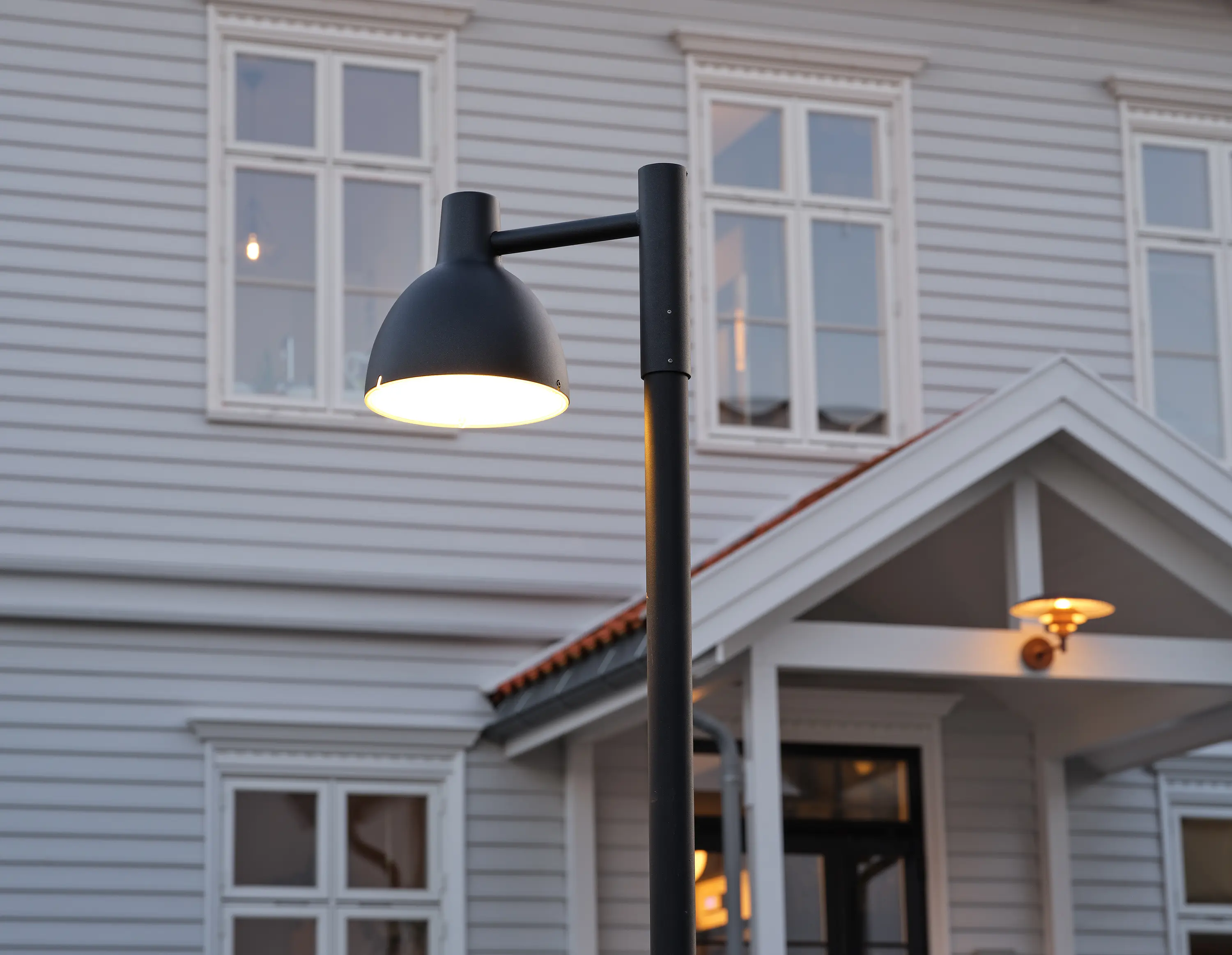 Toldbod 290 Post | Louis Poulsen A/S | Louis Poulsen