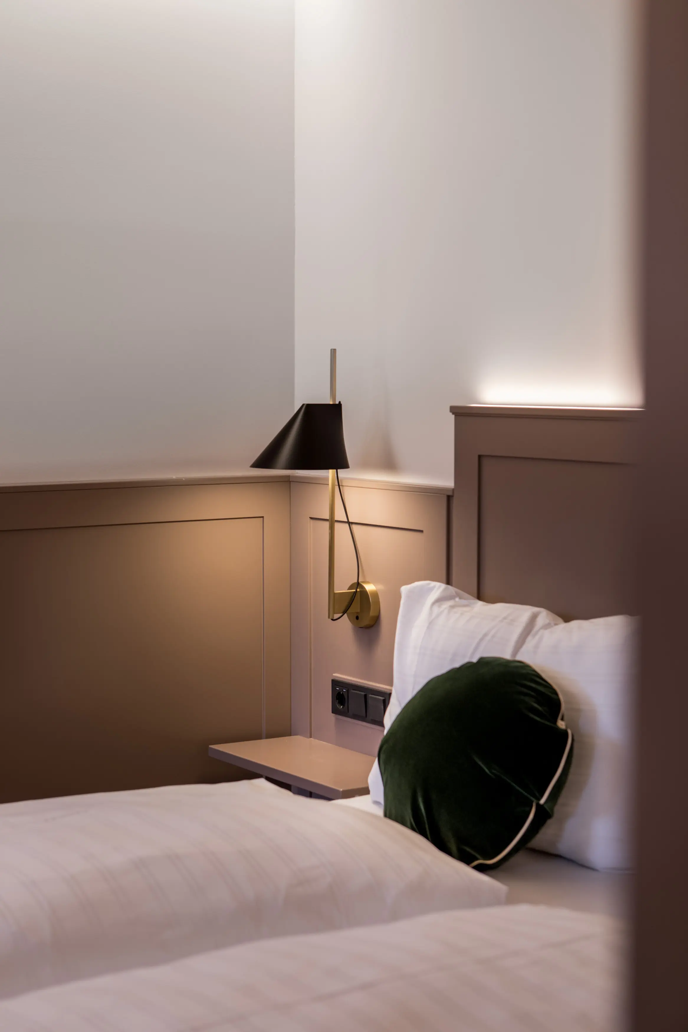 Yuh Wall Lamp