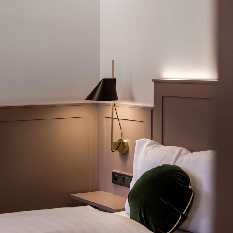 Yuh Wall Lamp