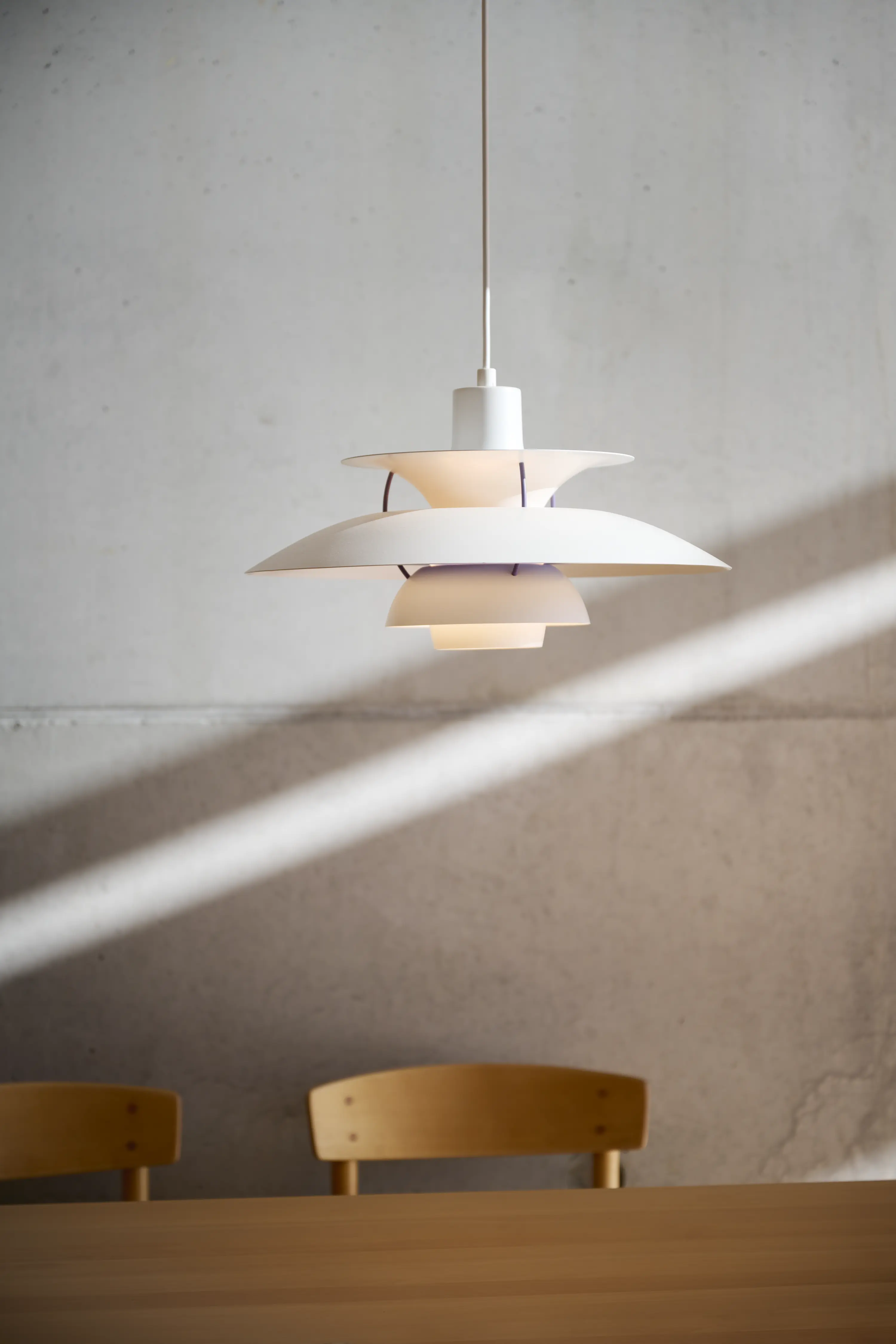 PH 5 Classic white | Poul Henningsen | Louis Poulsen
