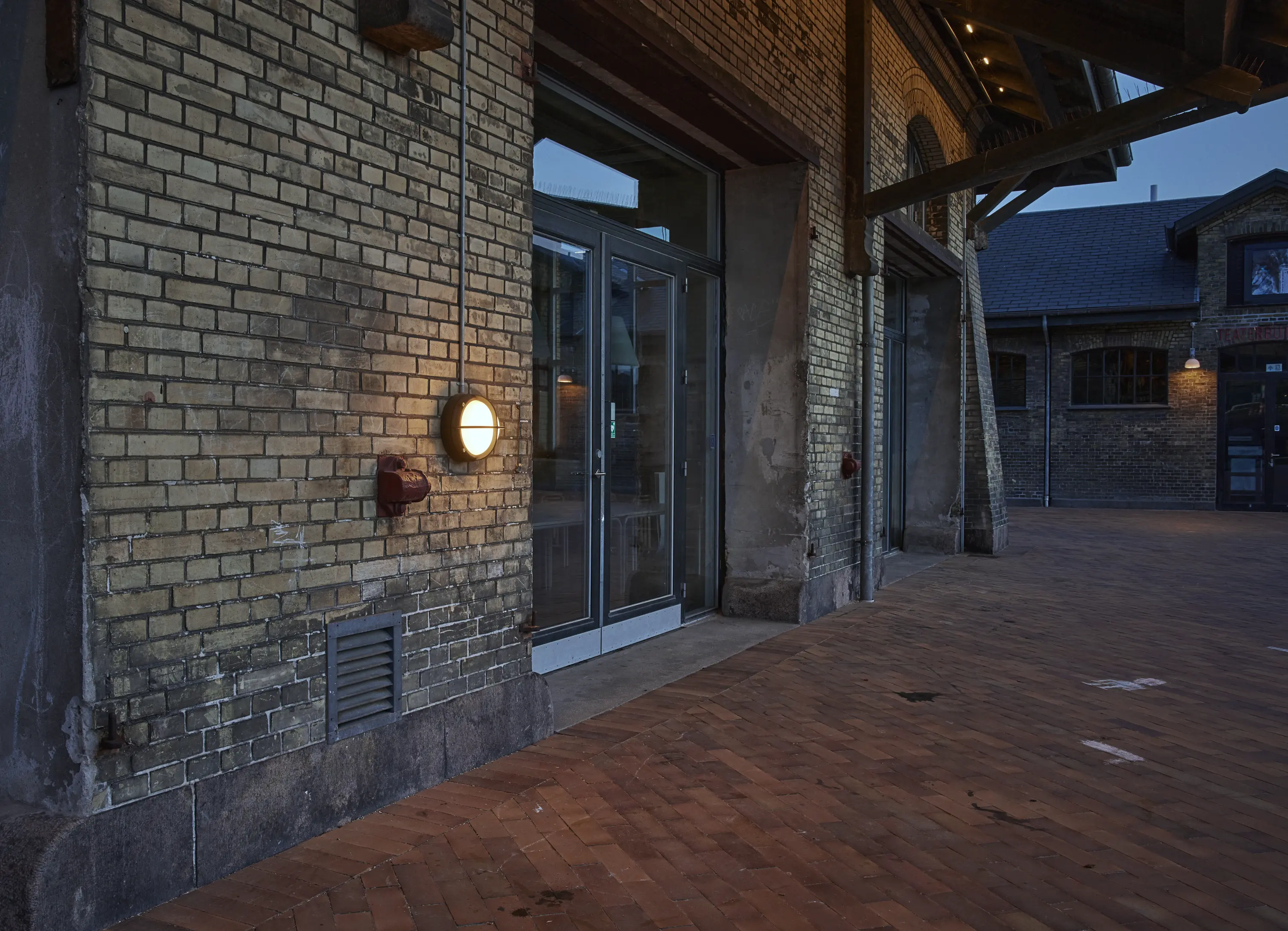 Skot Wall Lamp