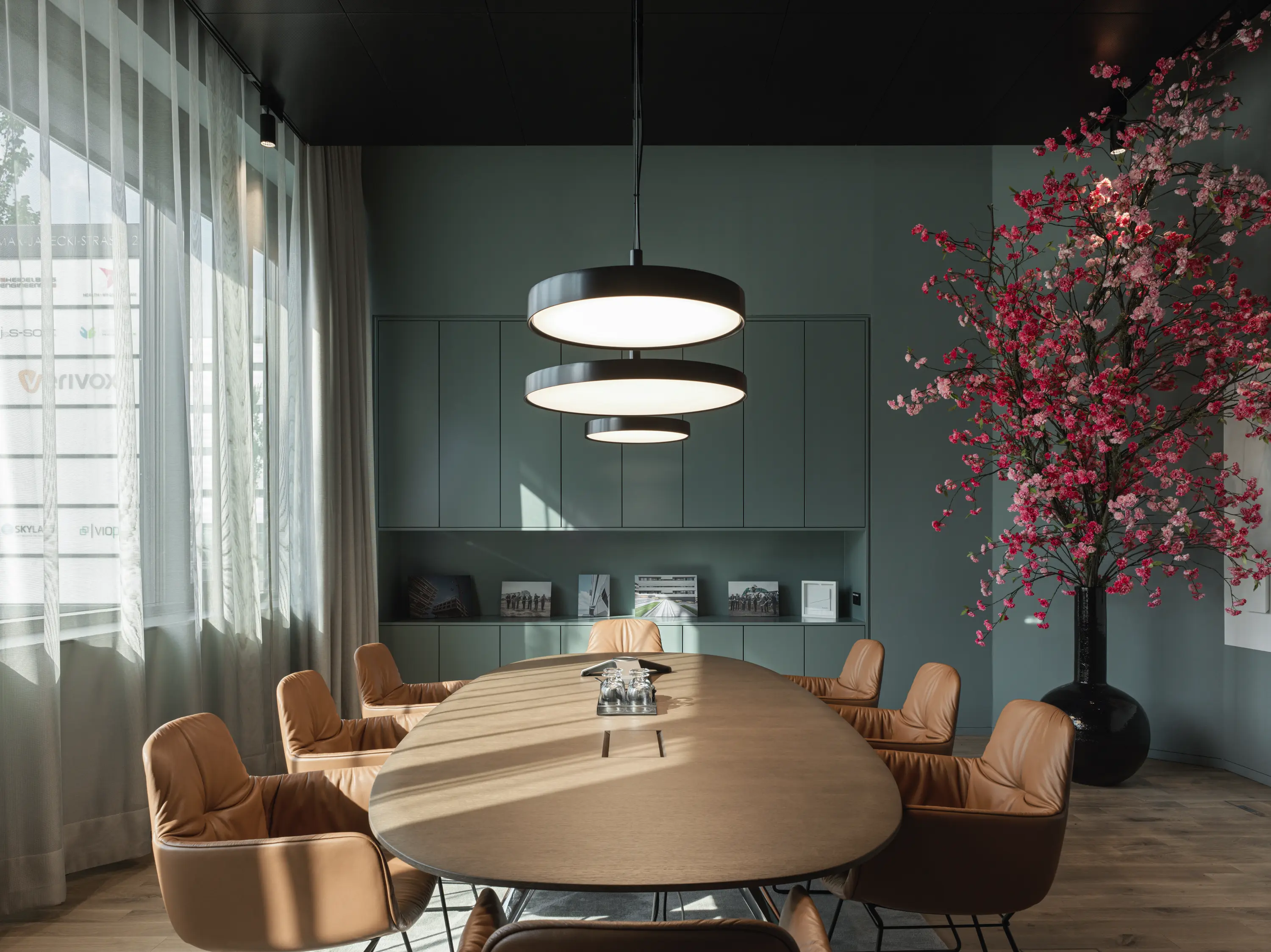 LP Slim Round Suspended