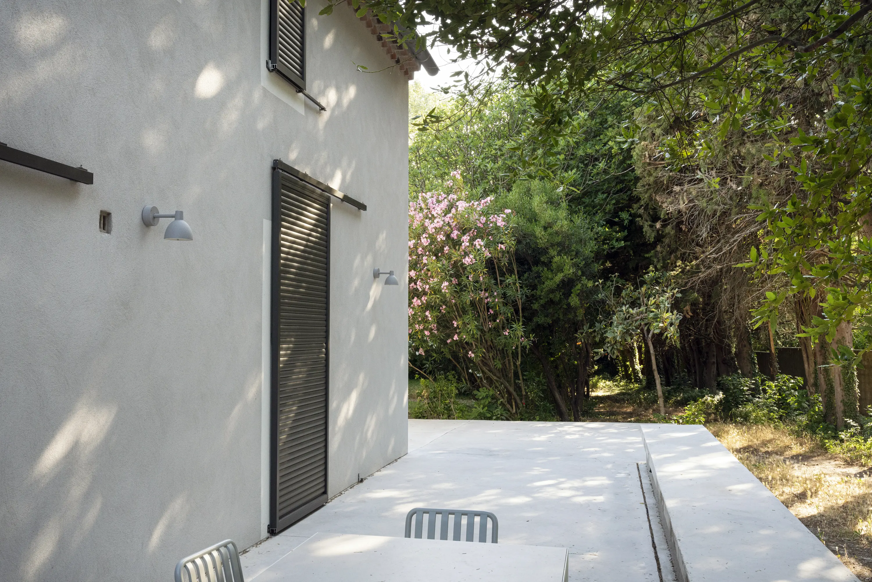 ボブ・ディランGuided by the Eternal Light (2CD) Toldbod 155 Wall Lamp | Outdoor Lighting | Louis Poulsen