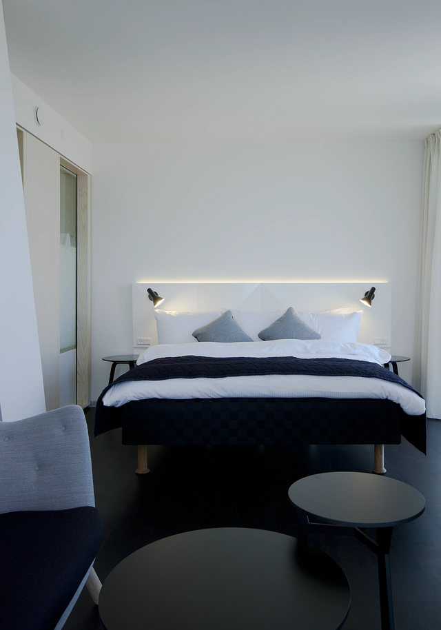 AJ Wall Lamp