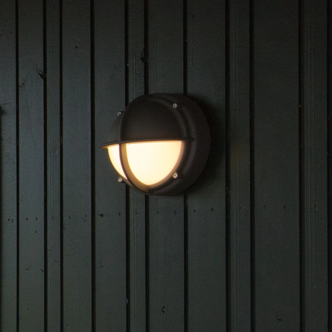 Skot Wall Lamp