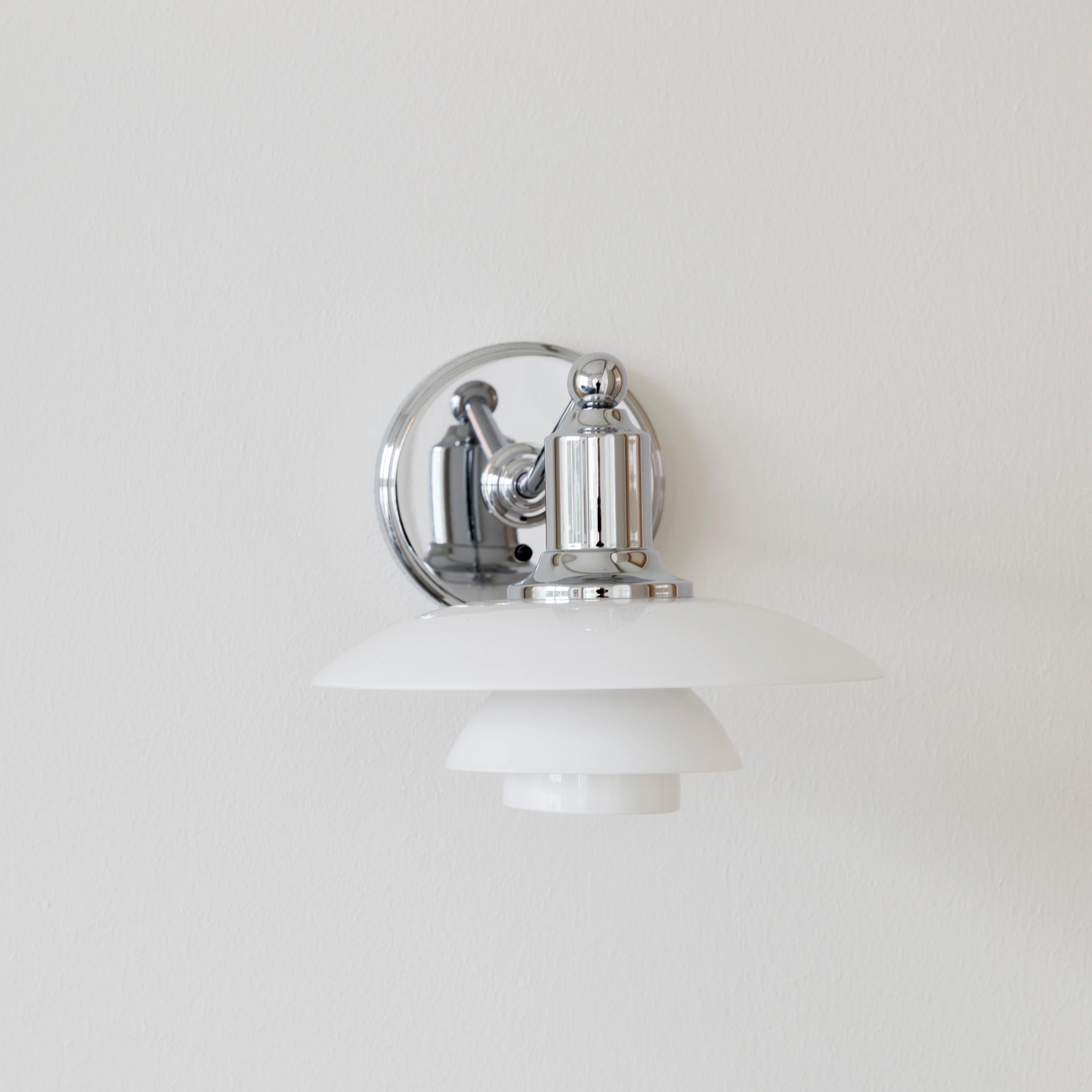 PH 2/1 Wall Lamp by Poul Henningsen | Louis Poulsen