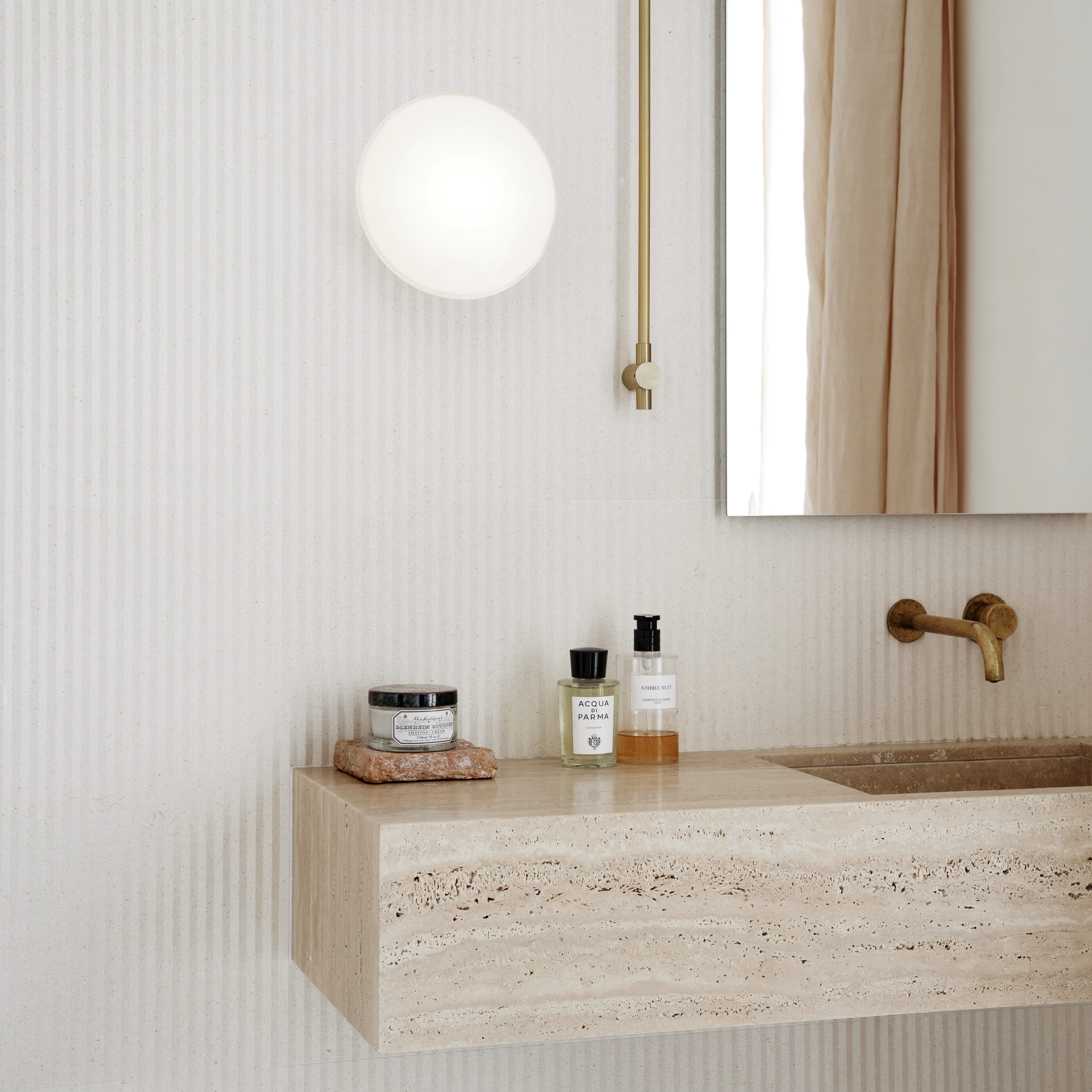 AJ Eklipta Wall Lamp by Arne Jacobsen | Louis Poulsen