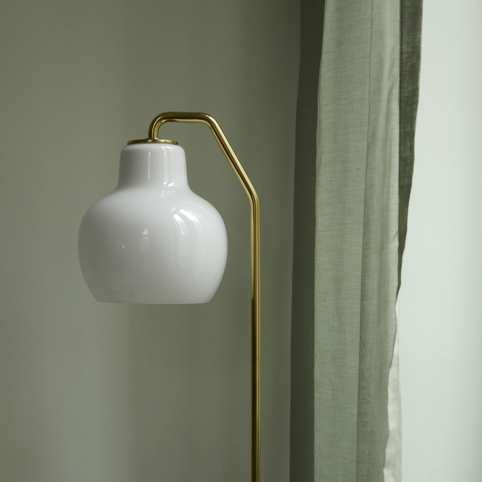 VL Ring Crown Floor Lamp | Vilhelm Lauritzen | Louis Poulsen VL Ring Crown Floor Lamp | Vilhelm Lauritzen | Louis Poulsen