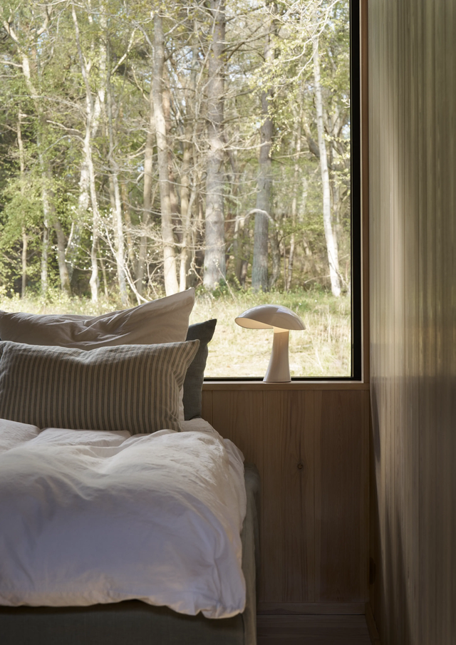 Rumee 220 Portable Lamp