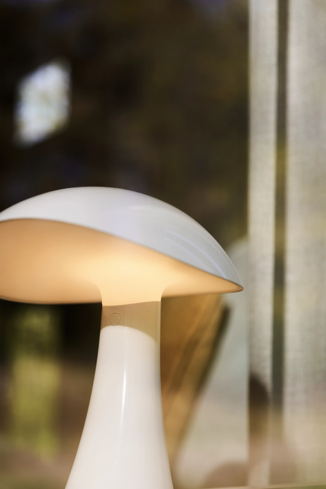 Rumee 220 Portable Lamp