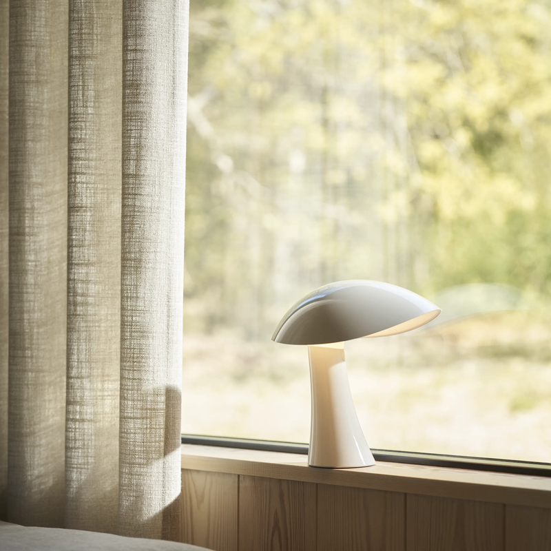Rumee 220 Portable Lamp