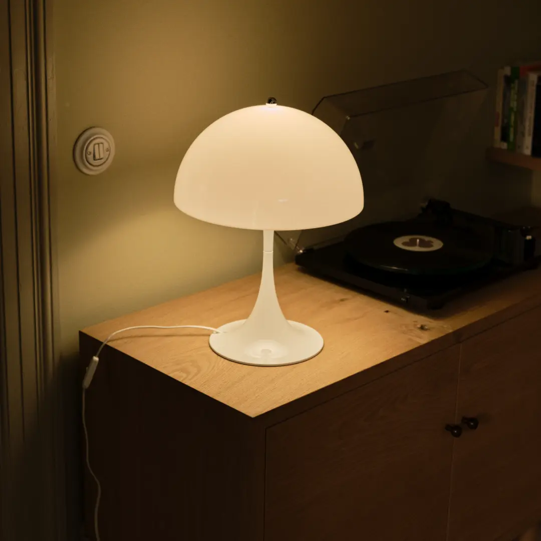 Panthella 320 テーブルランプ – Verner Panton | Louis Poulsen Panthella 320 テーブルランプ – Verner Panton | Louis Poulsen