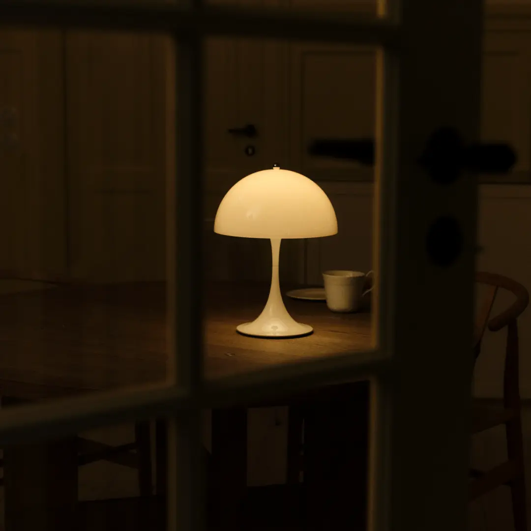 ポータブルランプ | Decorative Lighting | Louis Poulsen
