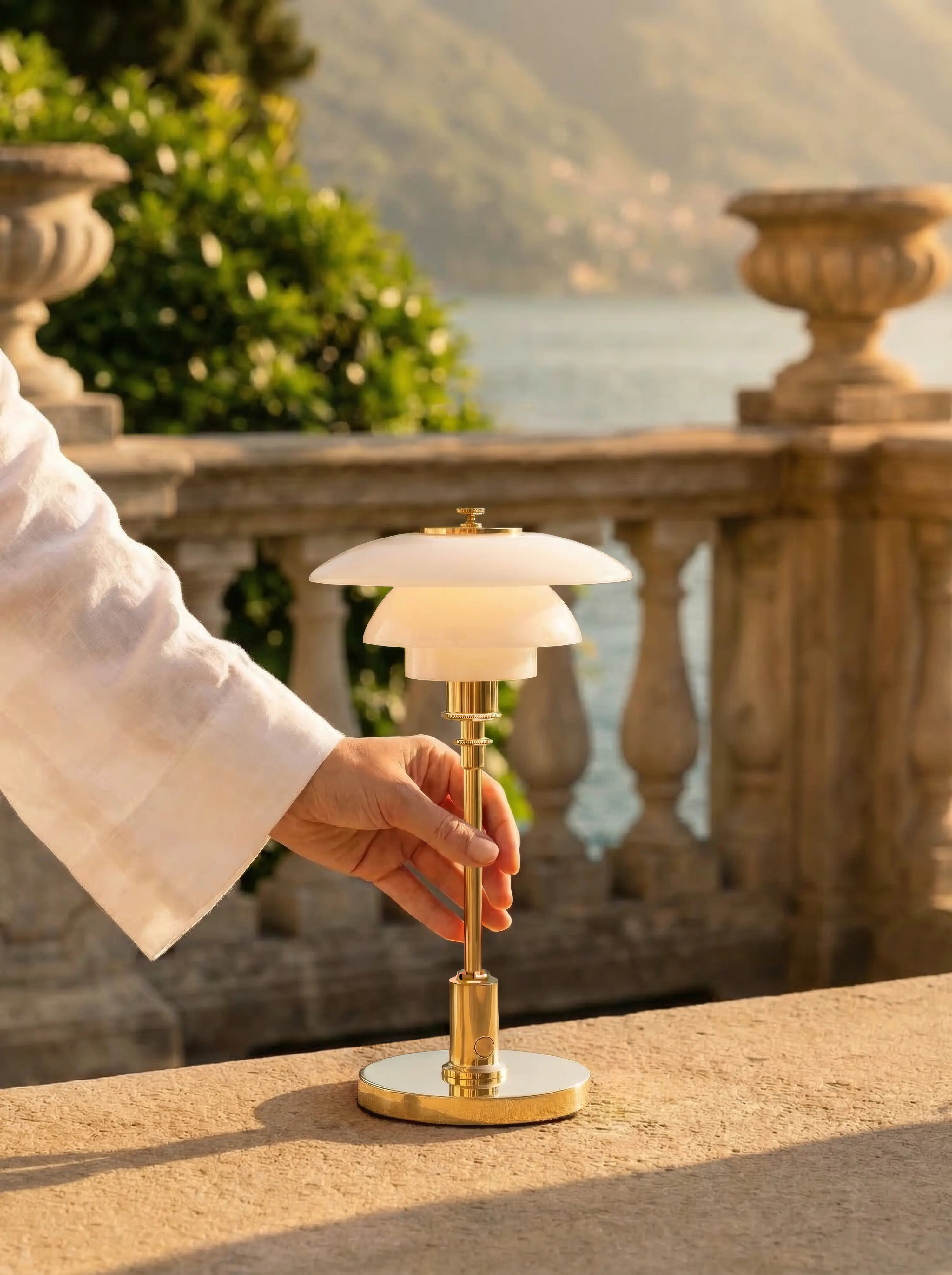 PH 1/1 Portable Lamp – Poul Henningsen | Louis Poulsen PH 1/1 Portable Lamp – Poul Henningsen | Louis Poulsen