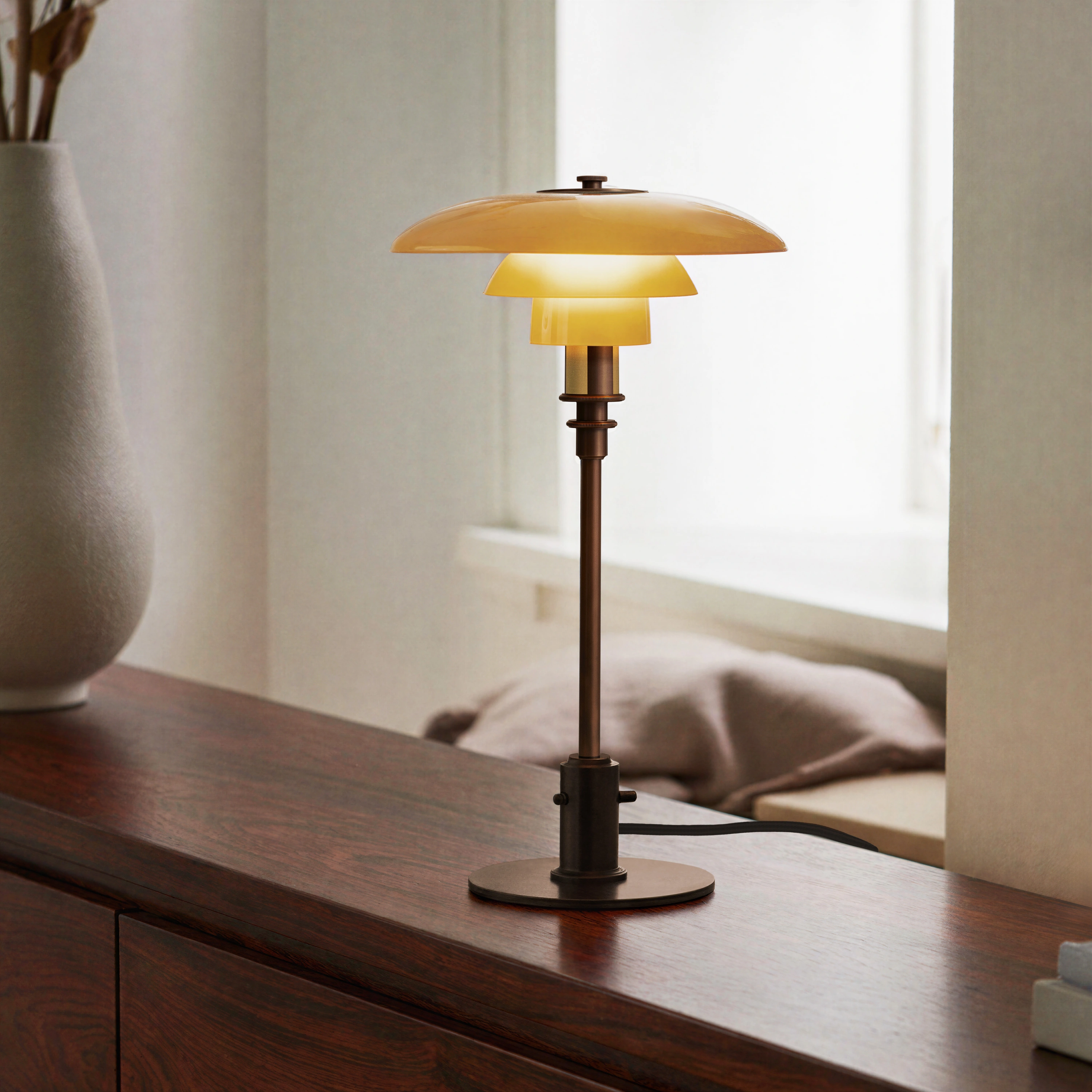 PH 2/1 Aged Brass テーブル－ Louis Poulsen | FENDI Casa