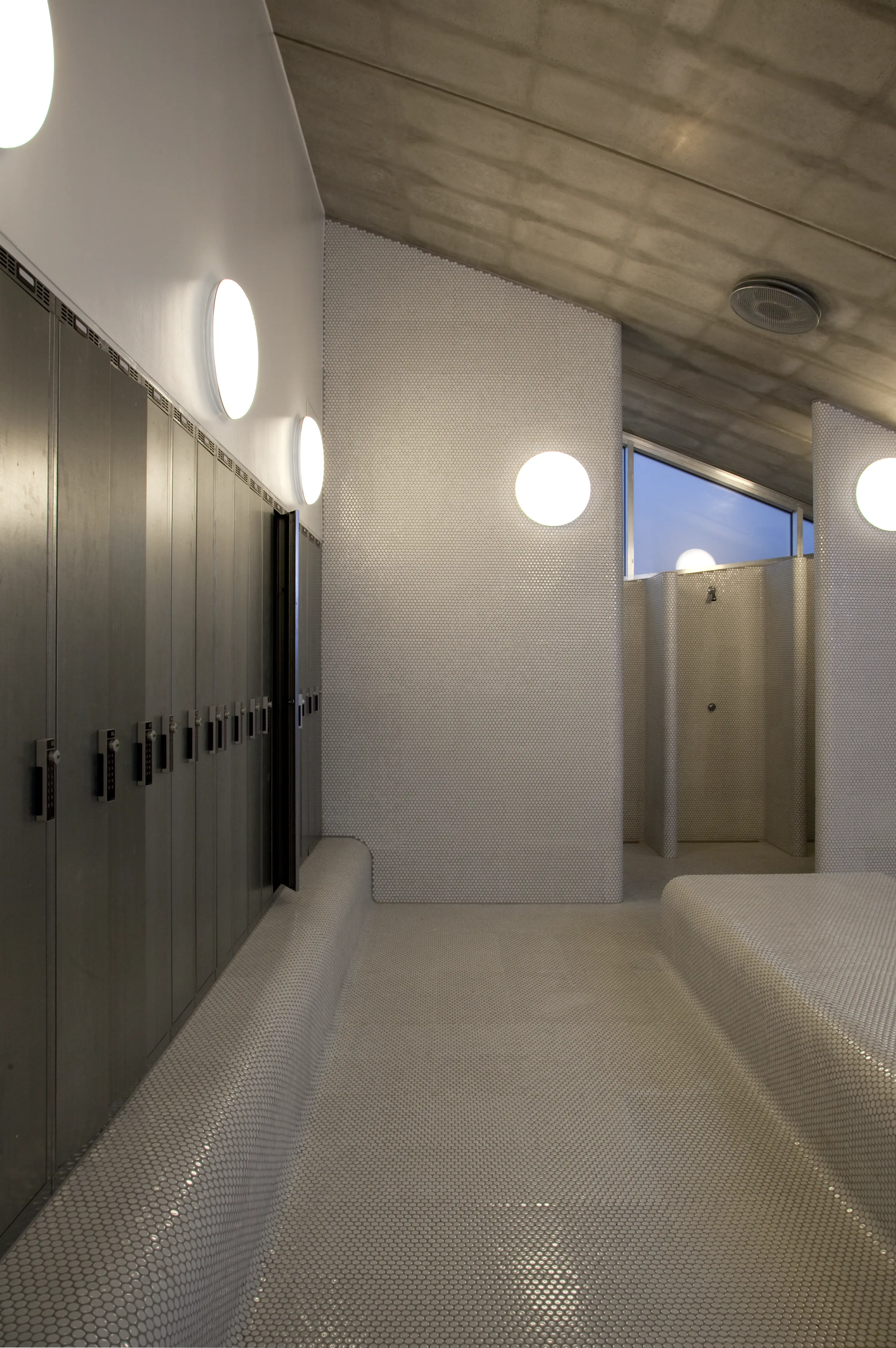 Silverback Ceiling/Wall Lamp | KiBiSi | Louis Poulsen